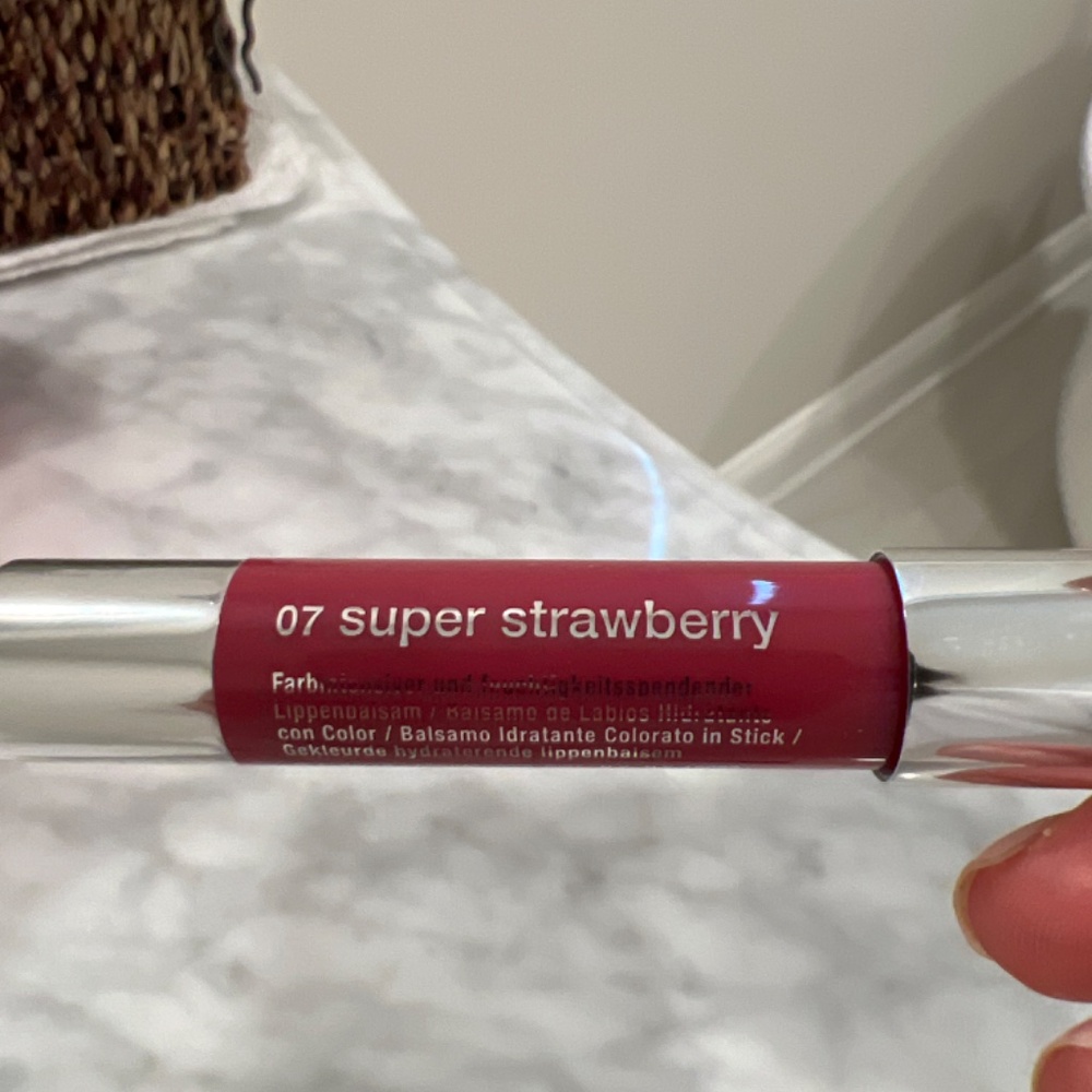 New Clinique chubby stick lip balm super strawberry 07 - Picture 2 of 2